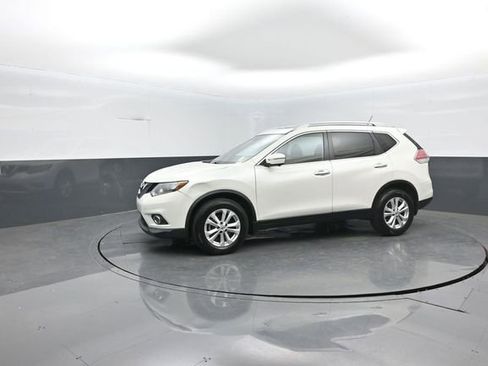 Used 2015 Nissan Rogue SV w/ SV Premium Package image 4
