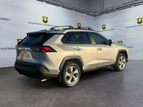 Used 2021 Toyota RAV4 XLE Premium image 5