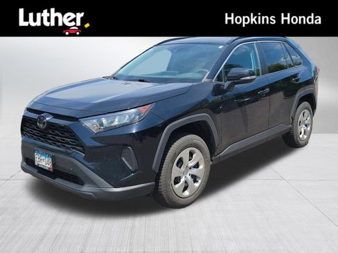 Used 2020 Toyota RAV4 LE AWD/4WD image 1