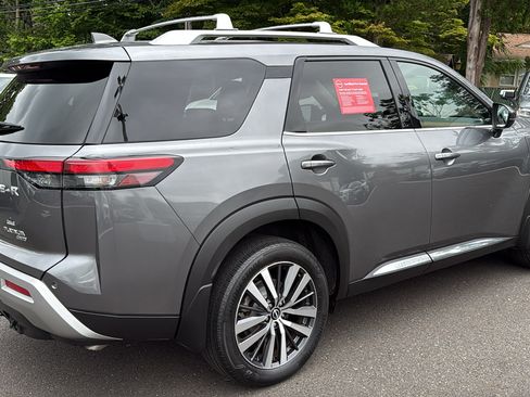 Certified 2022 Nissan Pathfinder Platinum w/ Cargo Package AWD/4WD image 26