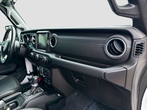 Used 2022 Jeep Wrangler Unlimited Sahara w/ Cold Weather Group image 33