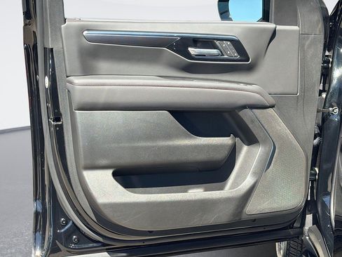 Used 2026 Chevrolet Suburban RST RWD image 18