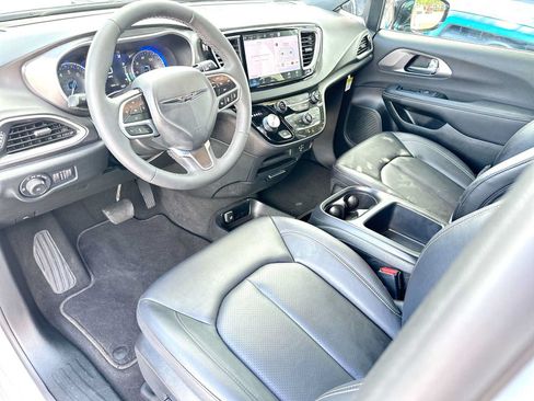 Used 2026 Chrysler Pacifica Select FWD image 18