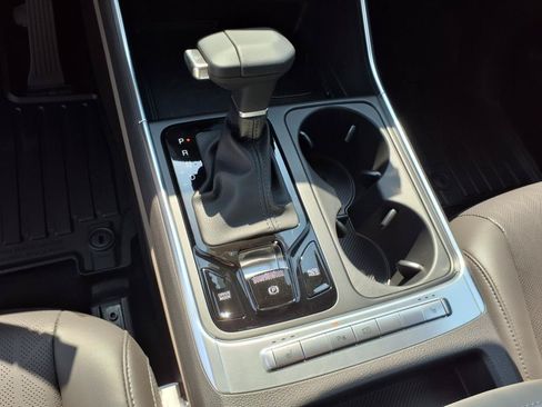 Used 2025 Kia Carnival EX FWD image 24