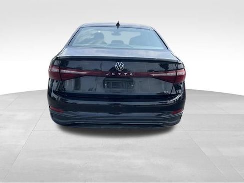Used 2025 Volkswagen Jetta SE FWD image 6
