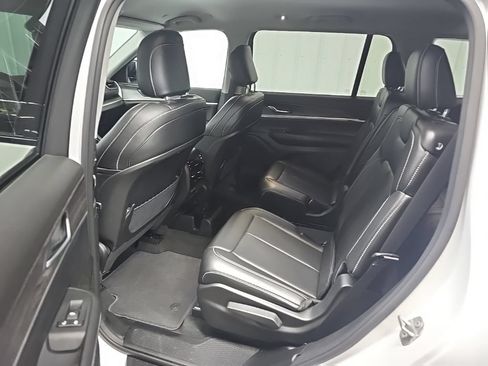 Used 2023 Jeep Grand Cherokee L Limited AWD/4WD image 33