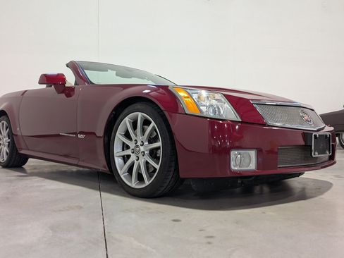Used 2006 Cadillac XLR V RWD image 22