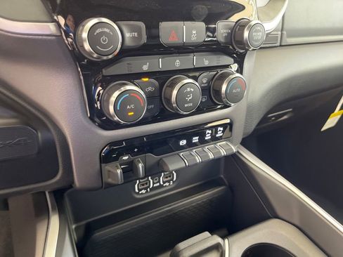 New 2022 RAM 2500 Big Horn w/ Level C Equiment Group image 38