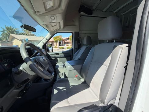 Used 2016 Nissan NV 3500 SV w/ Technology Package RWD image 9