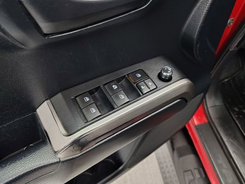 Used 2016 Toyota Tacoma SR5 image 19