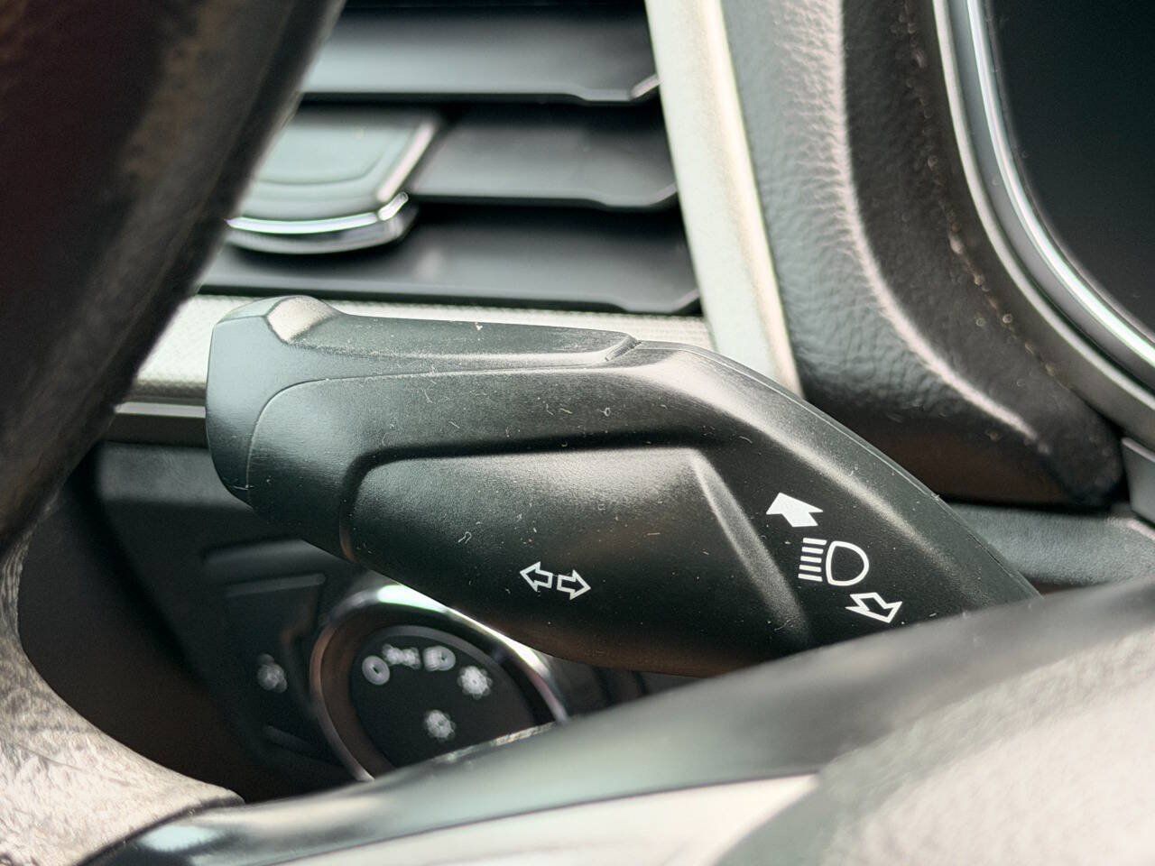 Used 2018 Ford Fusion SE FWD image 31