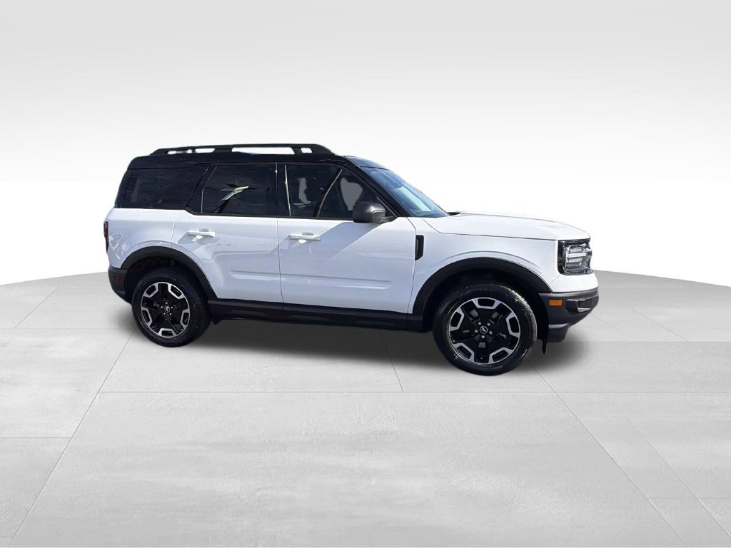 Used 2022 Ford Bronco Sport Outer Banks w/ Tech Package AWD/4WD image 2
