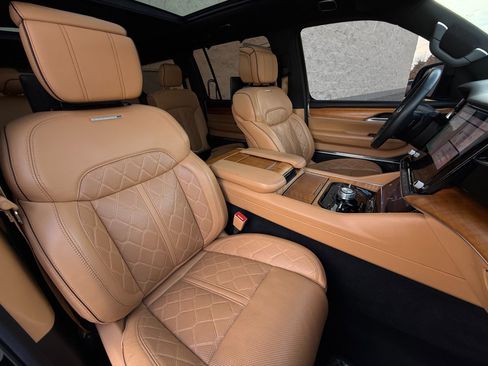 Used 2022 Jeep Grand Wagoneer Series III w/ Rear Seat Video Group 1 image 23