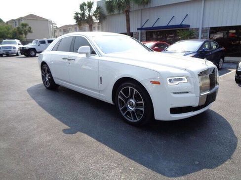 Used 2017 Rolls-Royce Ghost image 2