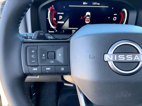 Used 2025 Nissan Rogue SL image 23