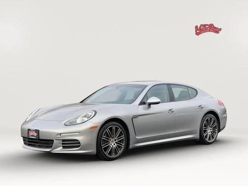 Used 2016 Porsche Panamera 4 Edition image 3