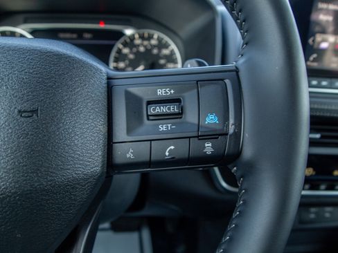 Used 2025 Nissan Rogue SV FWD image 23