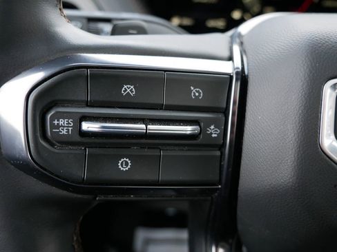 Used 2025 GMC Yukon XL AT4 AWD/4WD image 31