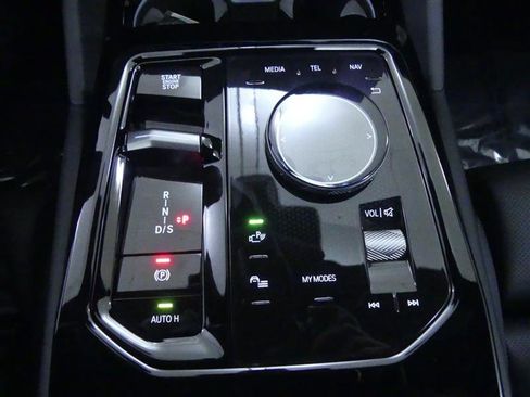 Used 2025 BMW 530i xDrive w/ Premium Package image 20