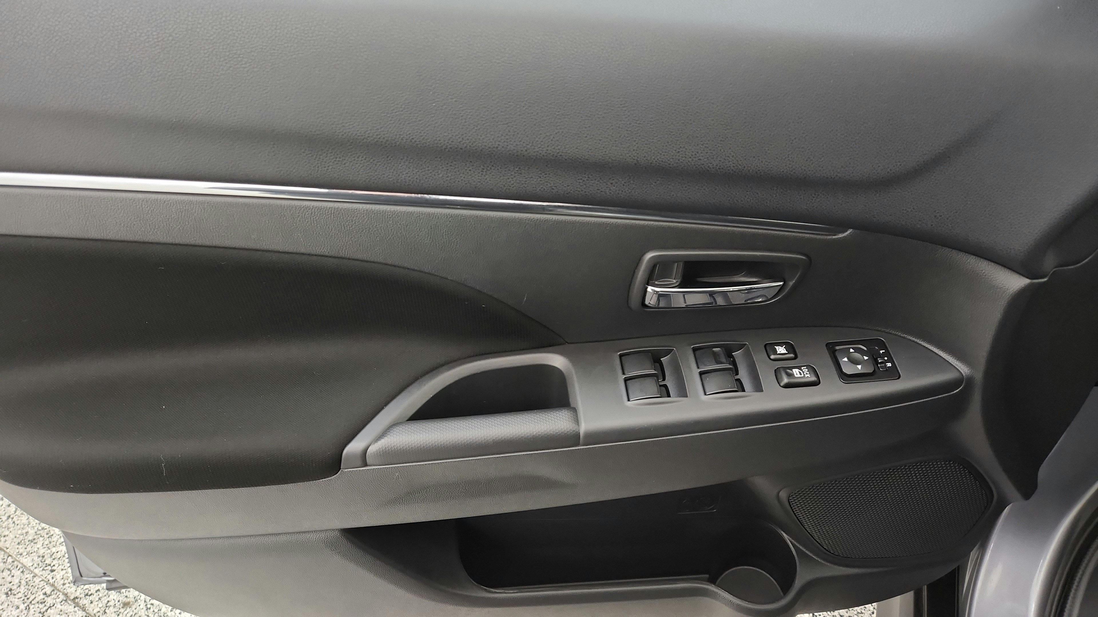Used 2025 Mitsubishi Outlander Sport ES AWD/4WD image 19