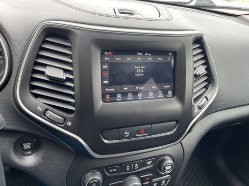 Used 2020 Jeep Cherokee Latitude Plus image 20