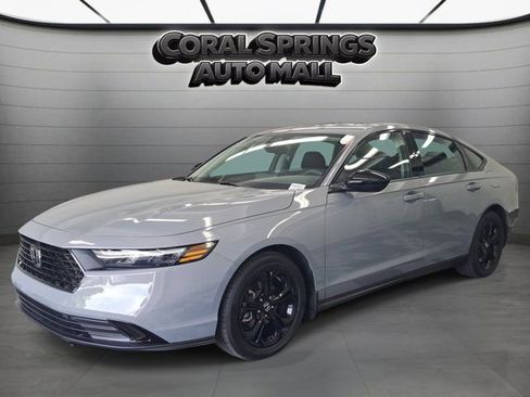 Certified 2025 Honda Accord SE image 3
