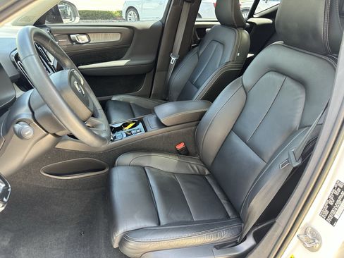Used 2023 Volvo XC40 B4 Plus w/ Protection Package Premier FWD image 18