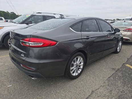 Used 2019 Ford Fusion SE FWD image 3
