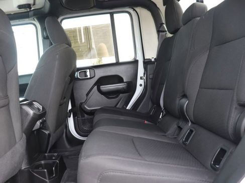 Used 2023 Jeep Gladiator Willys image 12