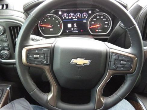 Used 2022 Chevrolet Silverado 3500 High Country image 21