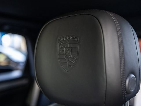 Certified 2023 Porsche Cayenne Platinum Edition w/ Premium Package Plus image 28