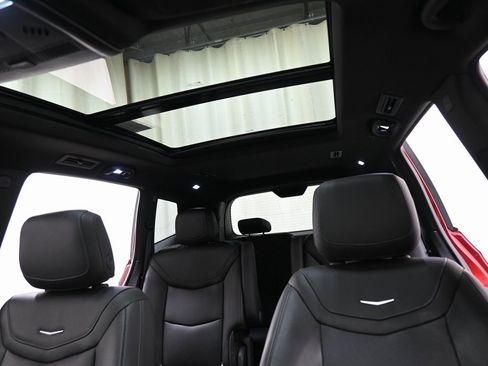 Used 2023 Cadillac XT6 Premium Luxury w/ Technology Package image 4