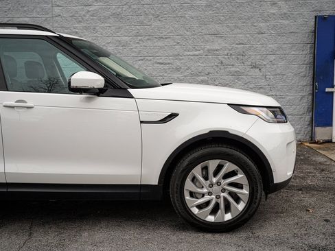 Used 2023 Land Rover Discovery S image 16