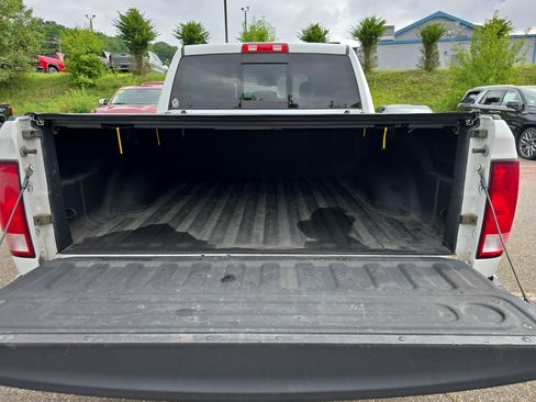 Used 2018 RAM 1500 SLT AWD/4WD image 5