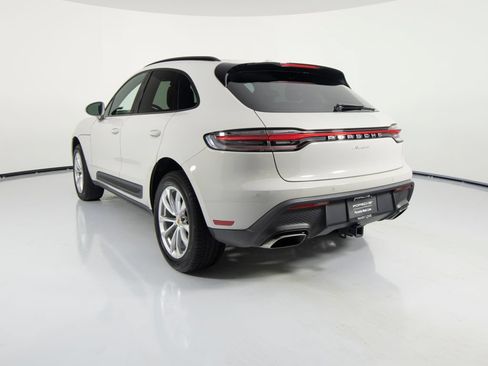 Certified 2025 Porsche Macan AWD/4WD image 3