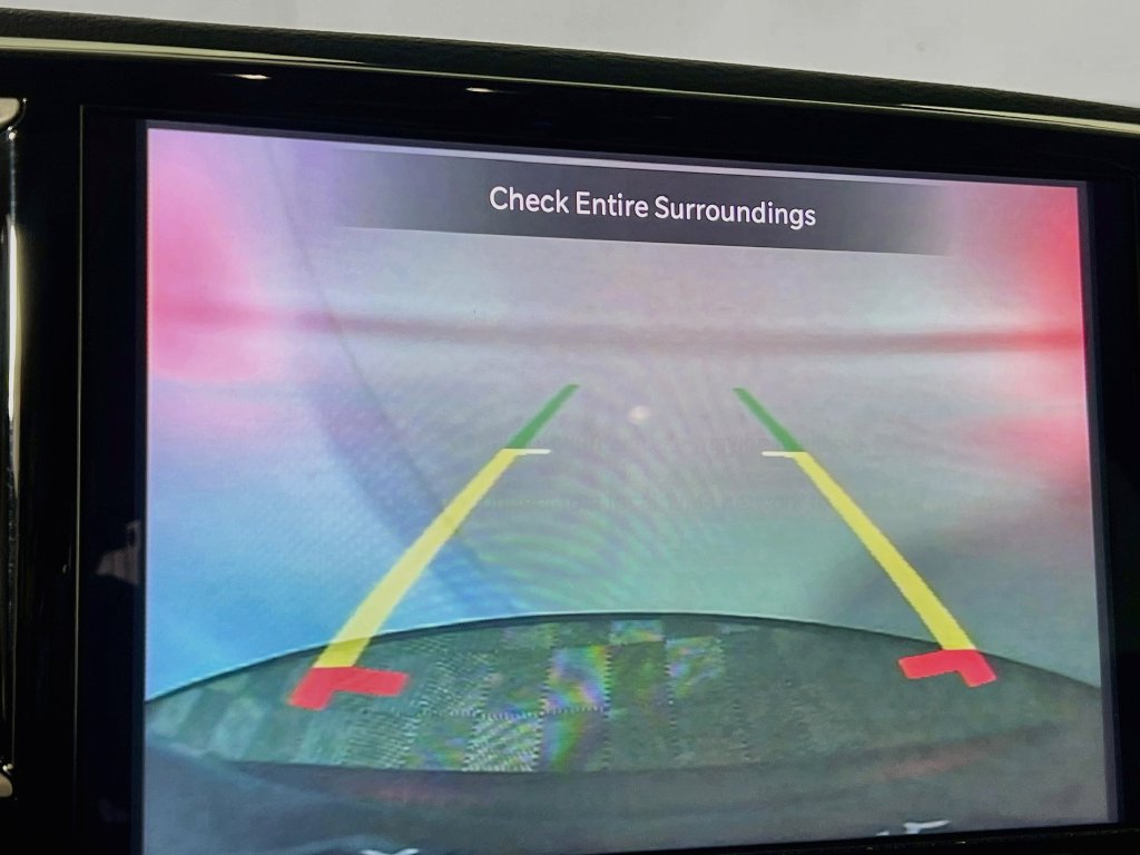 Used 2024 Chrysler Pacifica Touring-L FWD image 25