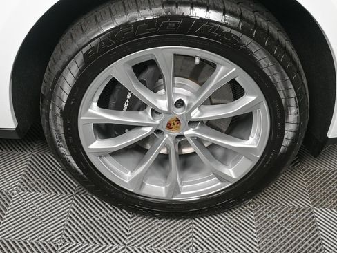 Certified 2025 Porsche Macan image 40