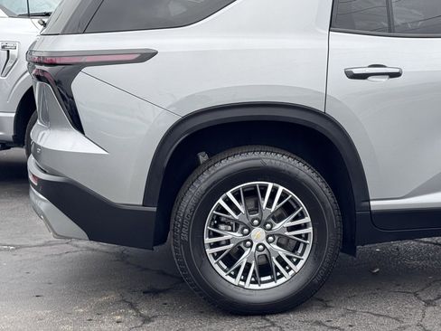 Used 2024 Chevrolet Traverse LT image 44