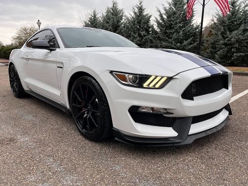 Used 2016 Ford Mustang Shelby GT350 w/ Technology Package image 38