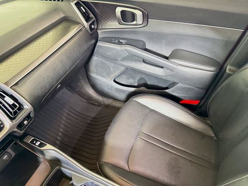 Used 2022 Kia Sorento S FWD image 21