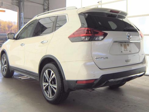 Used 2019 Nissan Rogue SV w/ Premium Package AWD/4WD image 5