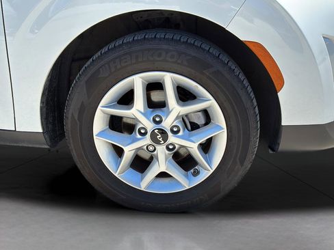 Used 2025 Kia Soul S FWD image 31