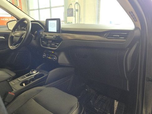 Used 2020 Ford Escape Titanium FWD image 4
