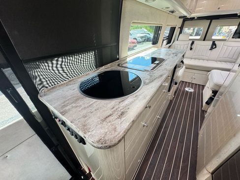 Used 2015 Mercedes-Benz Sprinter 3500 image 21