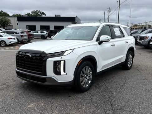 Used 2023 Hyundai Palisade SEL FWD image 2