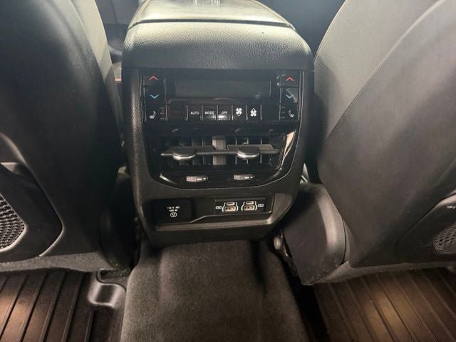 Used 2021 Jeep Grand Cherokee L Summit w/ Luxury Tech Group V AWD/4WD image 21