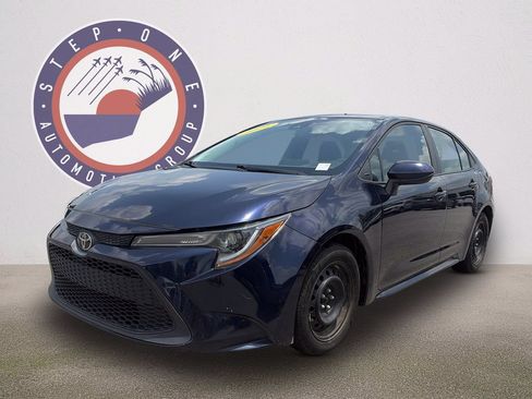 Used 2021 Toyota Corolla LE FWD image 2