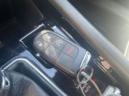 Used 2025 Jeep Compass Limited image 25