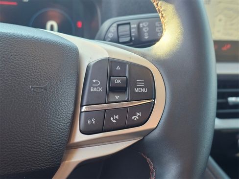 Used 2025 Ford Explorer Active image 37