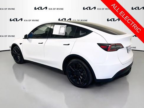Used 2022 Tesla Model Y Long Range AWD/4WD image 5